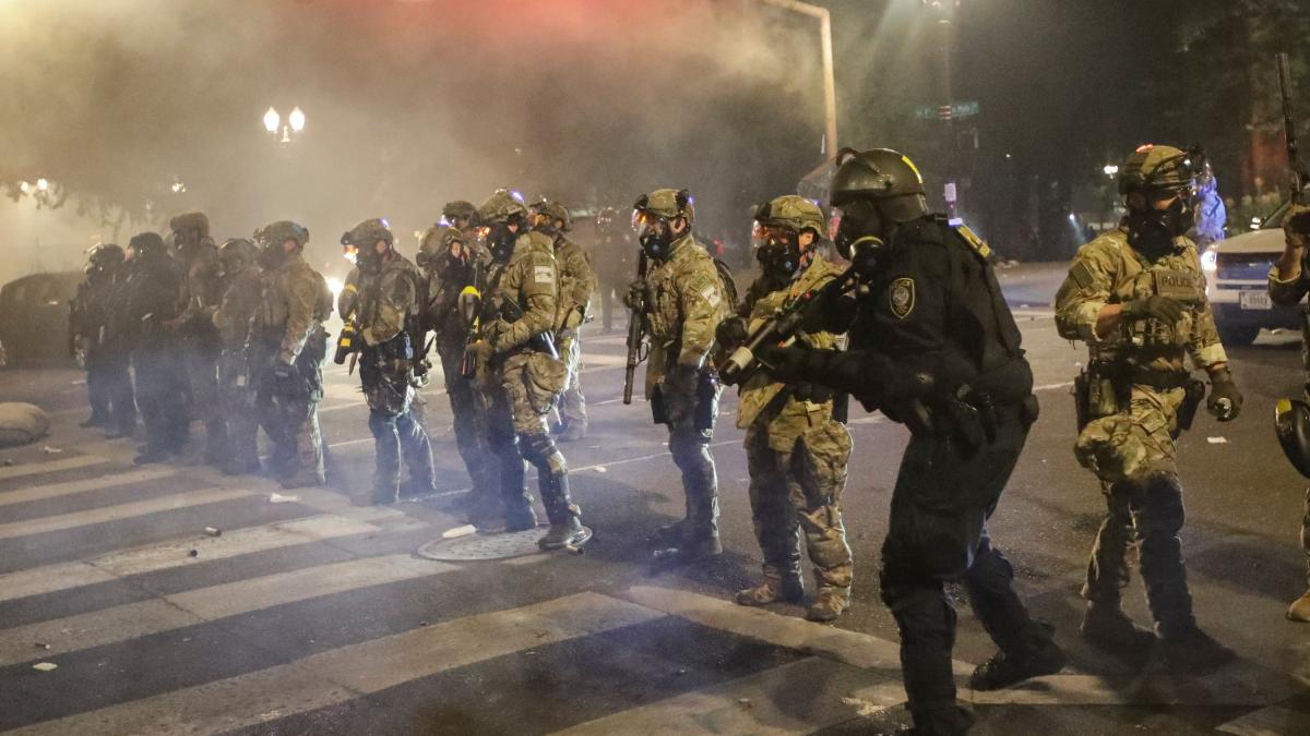 USA: Proteste eskalieren - Milizen, Brandstifter und tödliche Schießereien