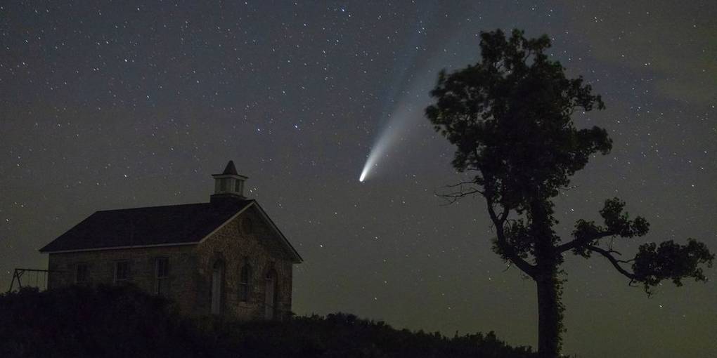 Neowise den Kometen am Nachthimmel über dem Bundesstaat Kansas.  Foto: Travis Heying / Wichita Eagle / AP / dpa (Foto: dpa) Foto: Travis Heying / Wichita Eagle / AP / dpa