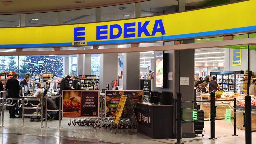 Photo of Edeka wirft einen Blick auf Aldi in der Supermarktwerbung: „Herzlichen Glückwunsch. 2450 fehlen noch!“