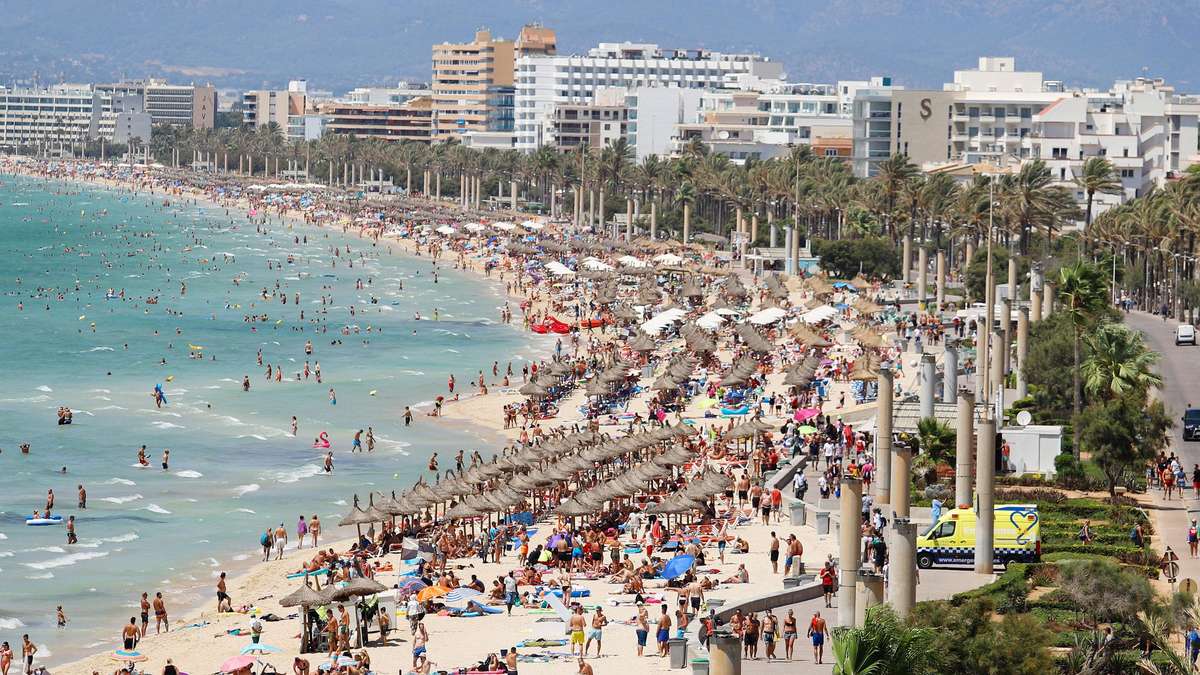 Mallorca / Coronavirus: Ballermann-Schließung schockiert Urlauber - Familie mit Flugzeug infiziert nach Deutschland