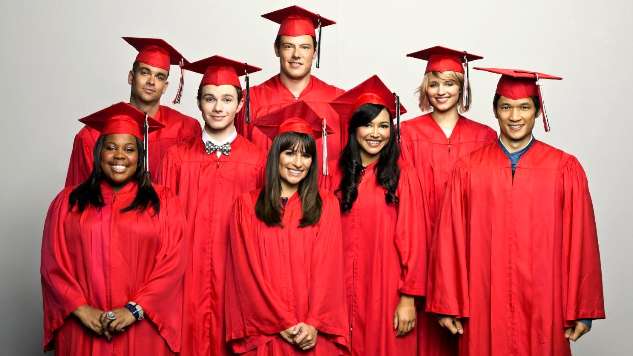 Naya Rivera (3. von rechts) spielte von 2009 bis 2015 in der Serie „Glee“ mit