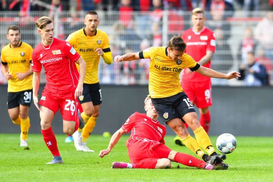 Julius Kade (vorne links) wird nur in Freundschaftsspielen für Union eingesetzt.  Auch beim 1: 1-Unentschieden am 10. Oktober 2019 gegen Dynamo Dresden war er auf dem Feld und hinterließ offenbar einen Eindruck.
