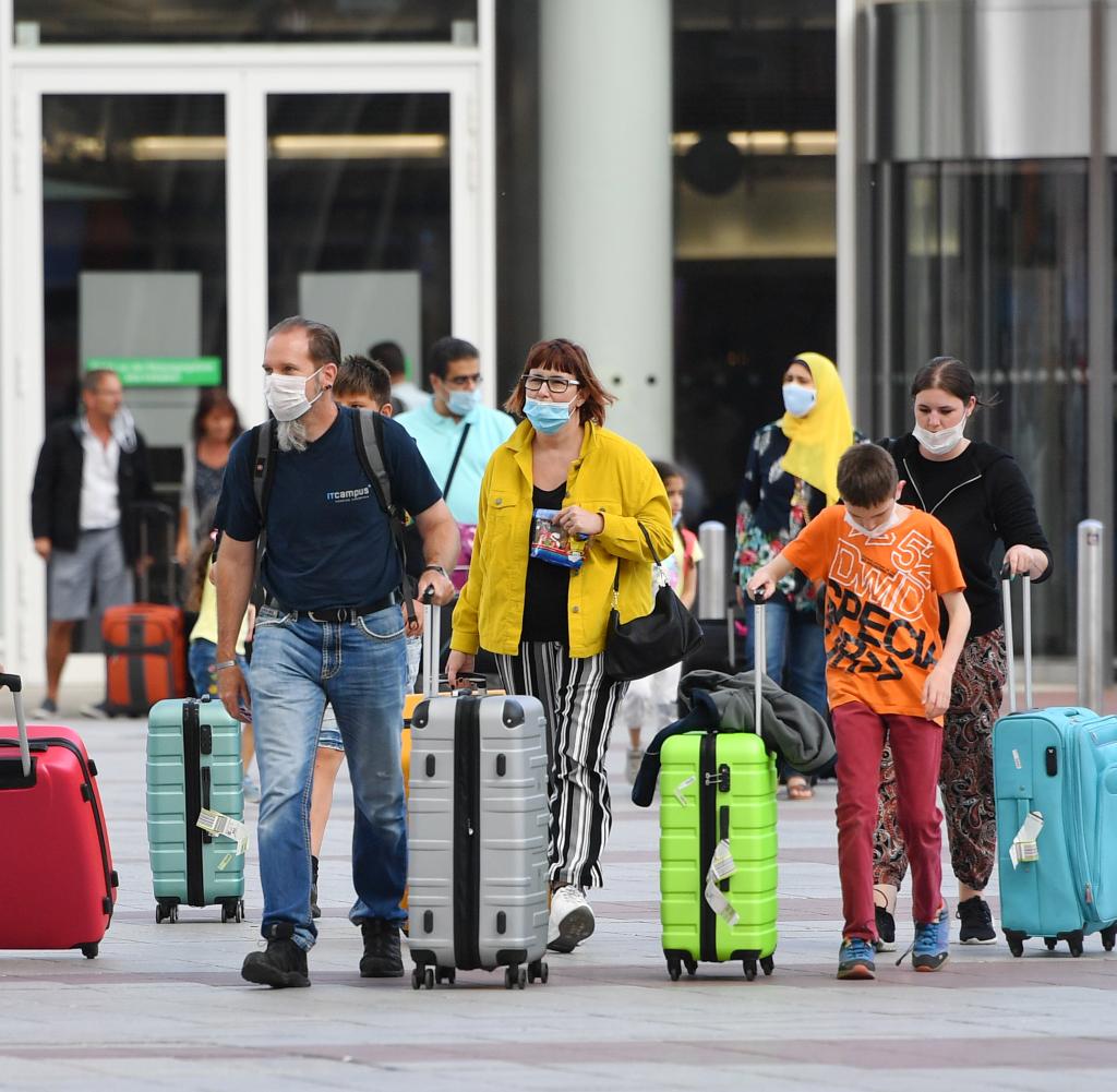 Ab nächsten Montag sollten alle Reisenden aus Gefahrenzonen bei ihrer Ankunft auf Coronavirus getestet werden können