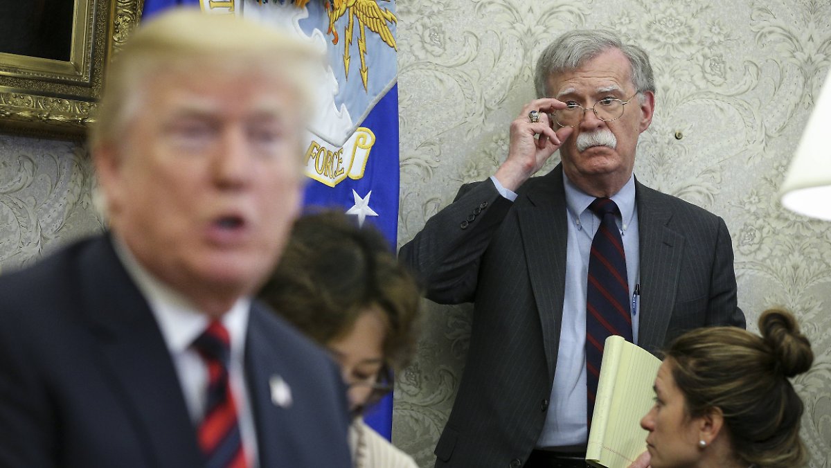 Photo of „Denken Sie, Deutschland hat es verdient“: Bolton erklärt die Gründe für den Abzug der Trump-Truppen